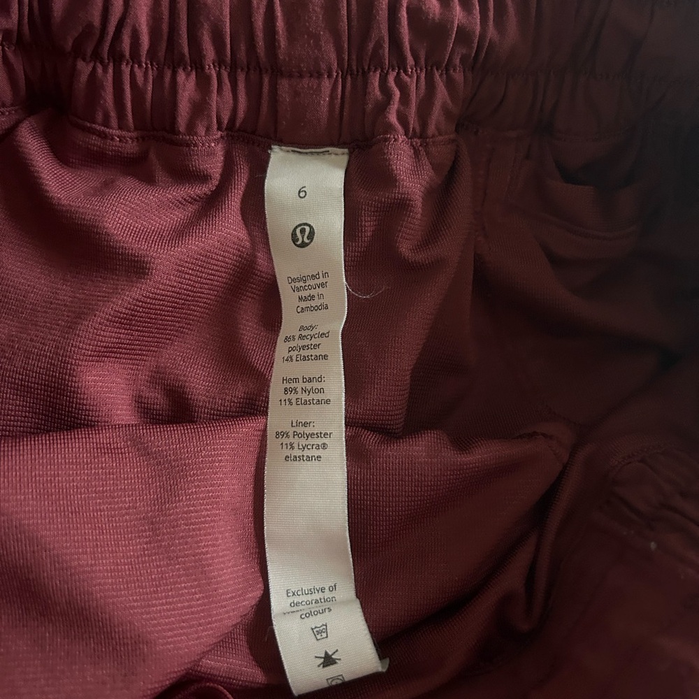 Maroon or burgundy Lululemon hotty hot shorts 4”